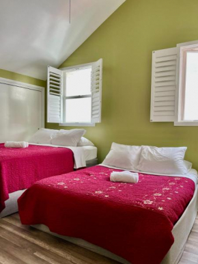 Private Large LA Bedroom w Private Full Bathroom or Half-Bathroom - TV - AC - WIFI - Private Fridge near USC - Exposition Park - USC Memorial Coliseum - Banc of California BMO Stadium - Downtown Los A